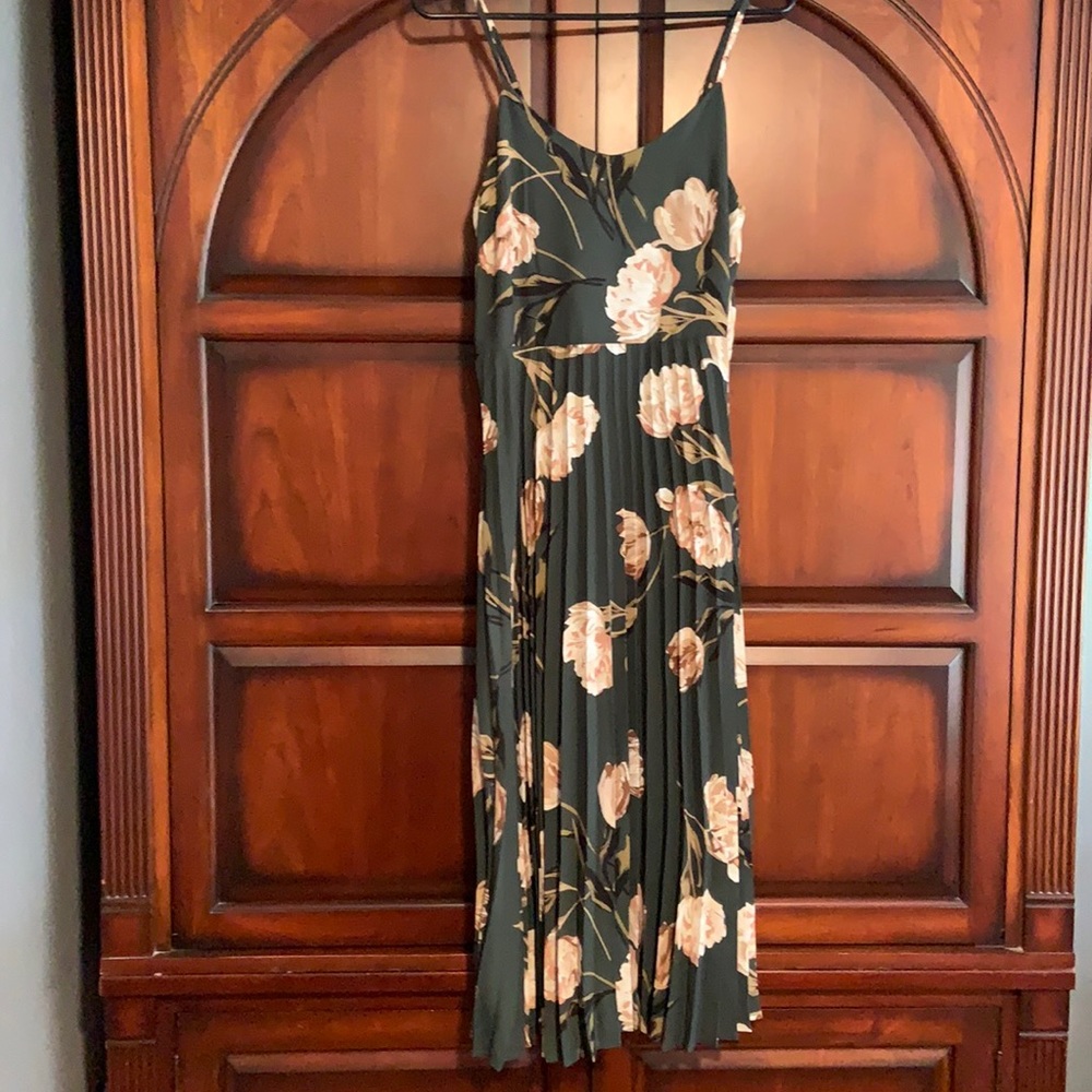 🌲 Green Floral Pleated Dress 🌲